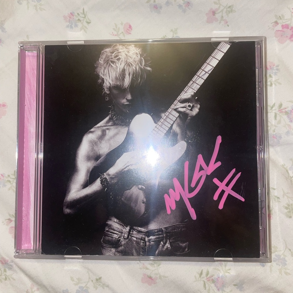 MACHINE GUN KELLY AUTHENTIC AUTOGRAPHED SIGNED MAINSTREAM SELLOUT CD